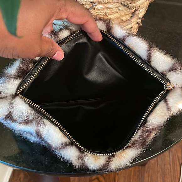 Fur wristlets Purse. - Picture 4 of 9
